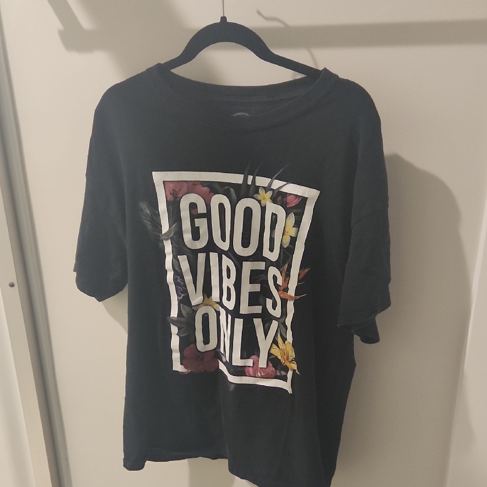 Black Graphic Tee with 'Good Vibes Only' Print